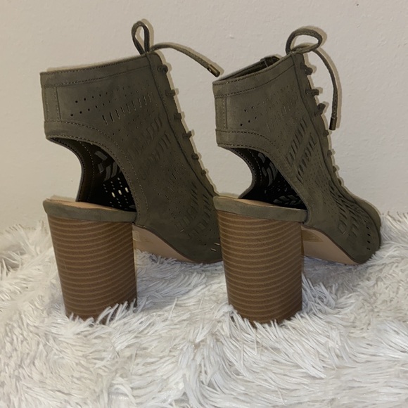 Dark green lace up heel size 7.5 - Picture 4 of 6